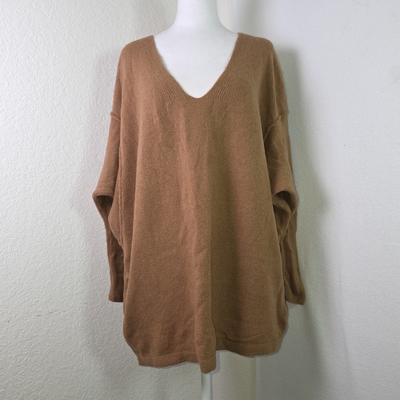 Free People Camel Brown Oversized V-Neck Sweater Slouchy Knit Pullover Size S - Picture 1 of 11